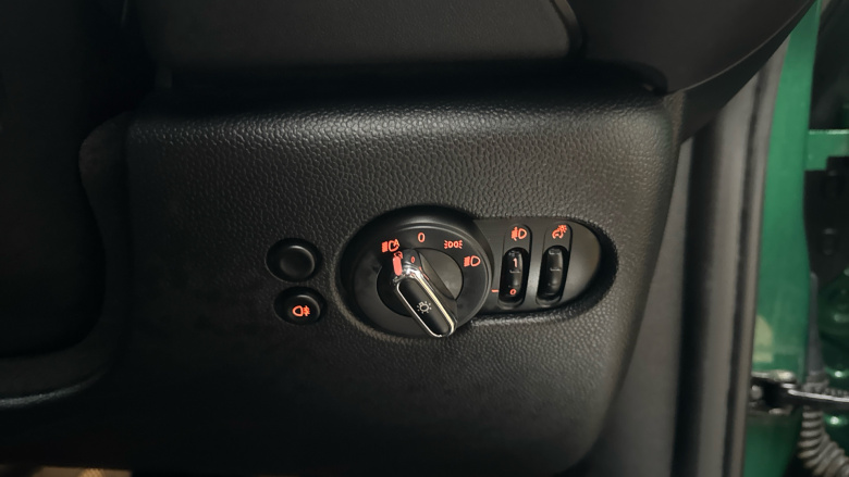 MINI Hatchback 1.5 Cooper Classic 3dr Auto Petrol Hatchback